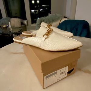 Steve Madden Croc embossed Mule. Slides.